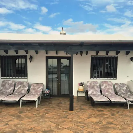 Detached With Stunning Mountain And Sea Views, 14m Pool & Sunken Hot Tub ヴィラ *