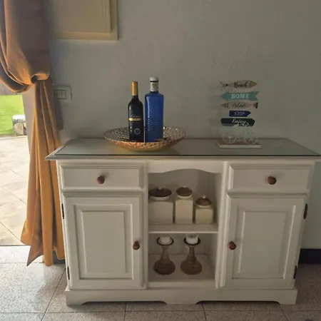 Detached With Stunning Mountain And Sea Views, 14m Pool & Sunken Hot Tub Vila Puerto del Carmen (Lanzarote)