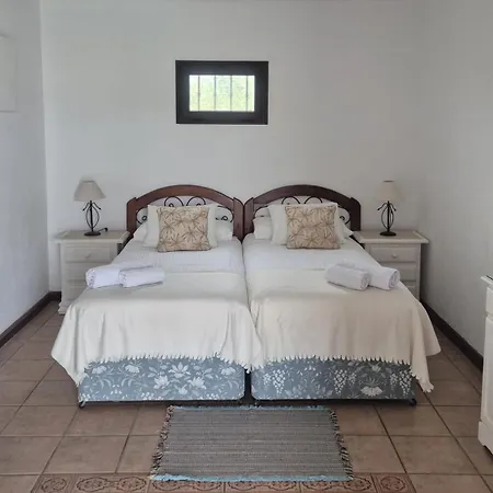 Detached With Stunning Mountain And Sea Views, 14m Pool & Sunken Hot Tub Vila