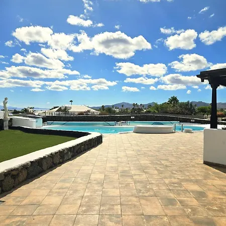 Detached With Stunning Mountain And Sea Views, 14m Pool & Sunken Hot Tub Vila