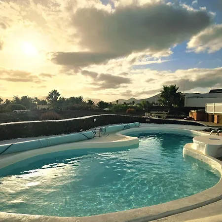 Vila Detached With Stunning Mountain And Sea Views, 14m Pool & Sunken Hot Tub