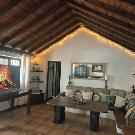 Vila Detached With Stunning Mountain And Sea Views, 14m Pool & Sunken Hot Tub