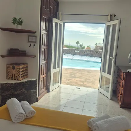 Vila Detached With Stunning Mountain And Sea Views, 14m Pool & Sunken Hot Tub